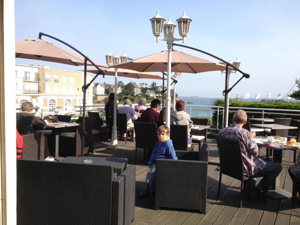 Hotel De La Plage Динар Экстерьер фото