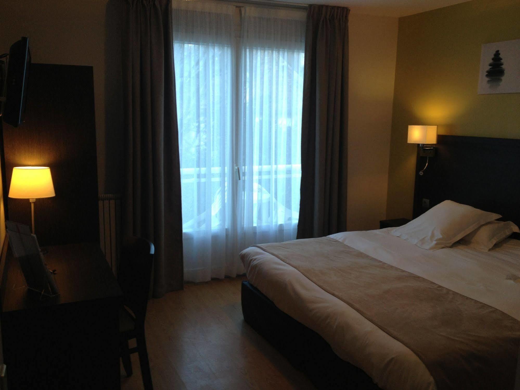 Hotel De La Plage Динар Экстерьер фото